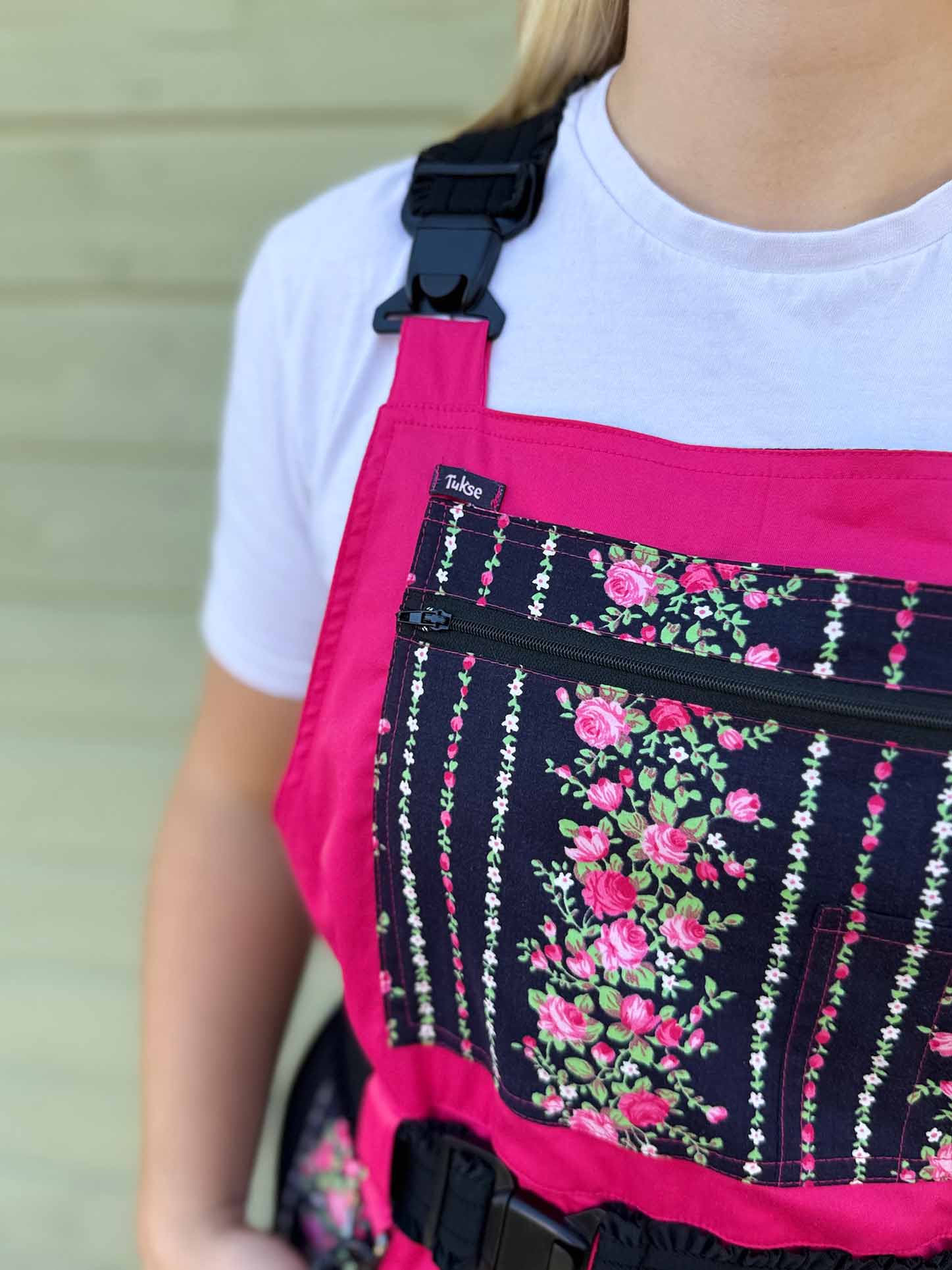 Tukse - naiste tööriided. Kerge Tukse (roosid) detailivaade.