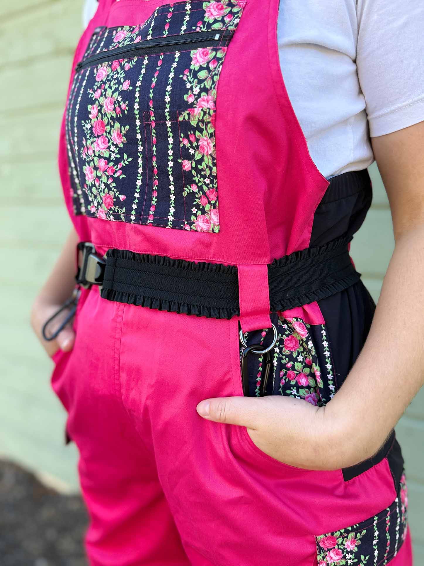 Tukse - naiste tööriided. Kerge Tukse (roosid) detailivaade.