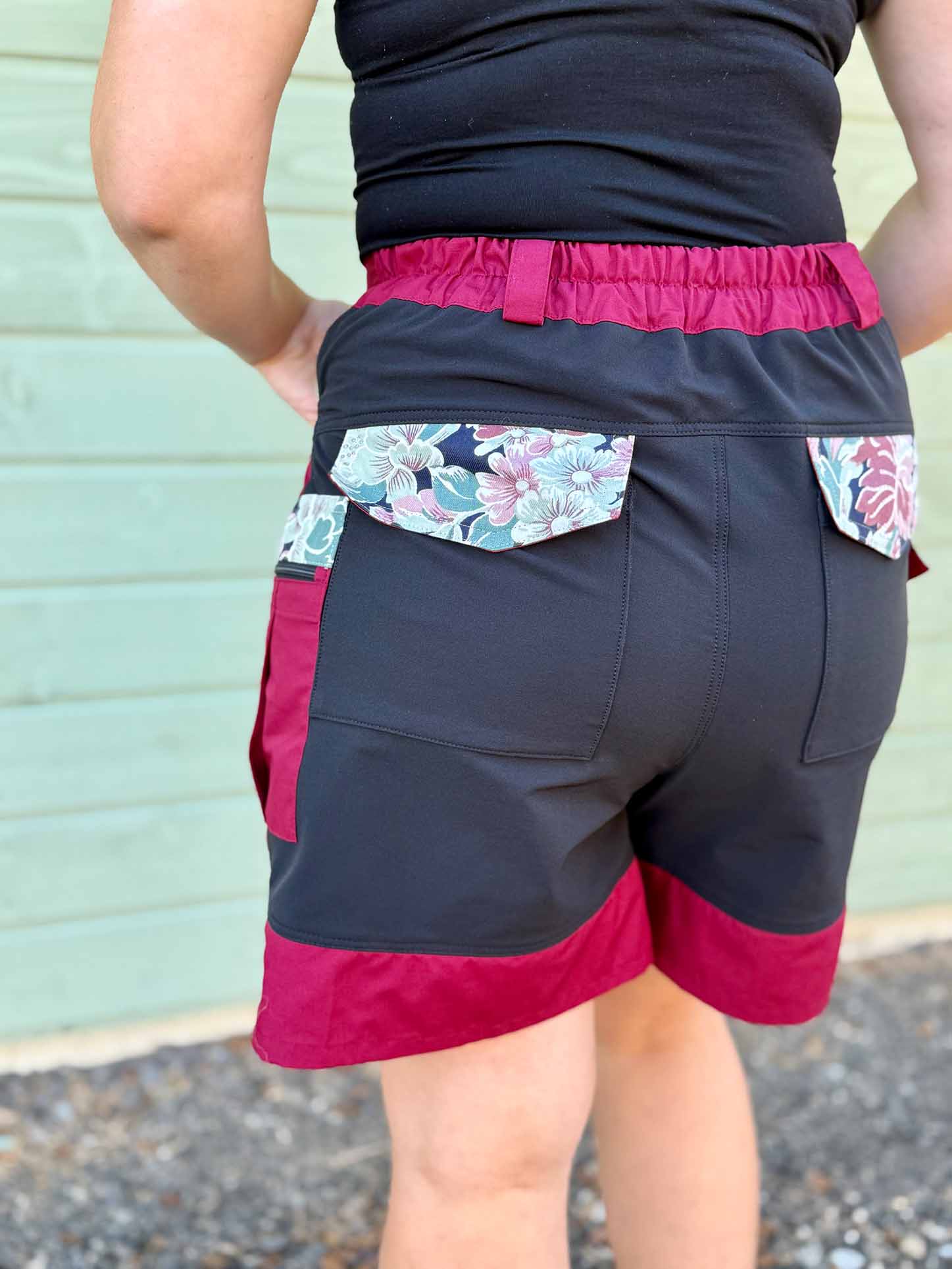 Tukse - naiste tööriided. Lühike Tukse tagantvaade.